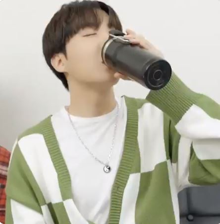 kotatsu0531's tweet photo. ブログを更新しました。
『BTSのJ-HOPEが着用していたCHECKERBOARDカーディガンは?』 ↓
https://t.co/ZS6BLlL9vn
#BTS #JHOPE #防弾少年団 #ホソク #UNIONARCHIVE https://t.co/fVcRlnDcNo