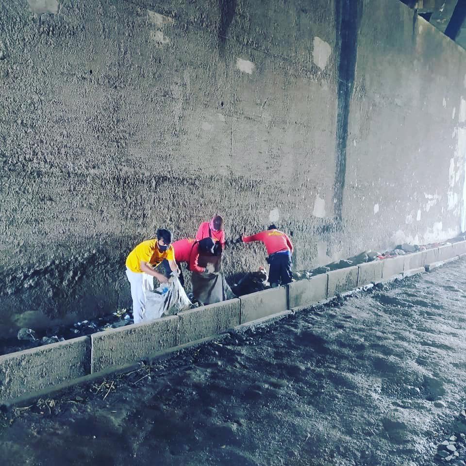 SatgasCitarum's tweet photo. sebagian oknum masyarakat yang membuang sampah ke kolong jembatan
Info by: Kelurahan Babakan Penghulu
#JabarJuara #JabarJuaraLahirBatin #JabarKita #citarum #citarumharum #sungaicitarum #citarumharumjuara #satgascitarum #diskominfojabar #dascitarum #jawabarat https://t.co/Pr23Oxam7M