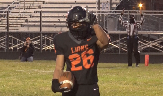 Channel1450com's tweet photo. Rochelle Accounts For Six Touchdowns To Lead Springfield High Past Lanphier:  (HIGHLIGHTS) https://t.co/wSbpMLylgs https://t.co/KqibqwZ0Hc