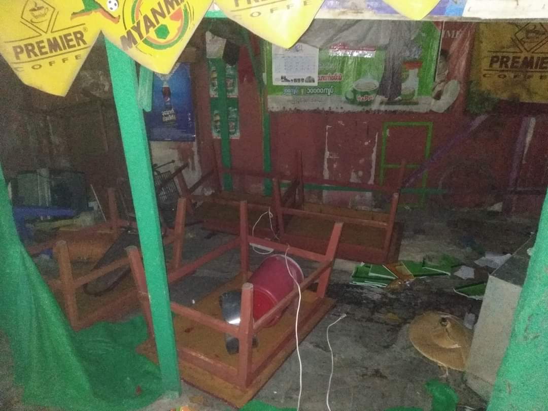 naingwin_ag's tweet photo. @LyaHaru @various__k This is the restaurant we used to eat at when we were in university on the corner of Mandalay 71 39th Street. It was destroyed by a military terrorist group for no reason. Around 1:00 AM
#WhatsHappeningInMyanmar 
#Mar23Coup https://t.co/6jPzpCoS8B