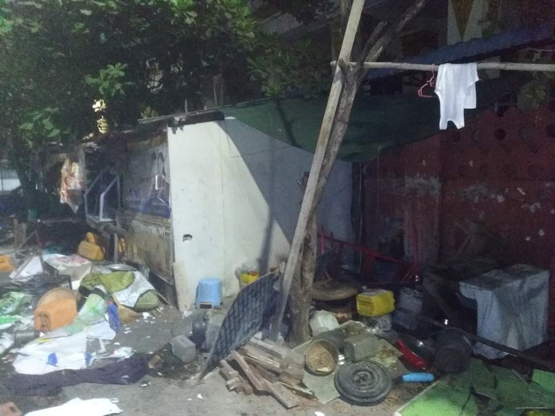naingwin_ag's tweet photo. @LyaHaru @various__k This is the restaurant we used to eat at when we were in university on the corner of Mandalay 71 39th Street. It was destroyed by a military terrorist group for no reason. Around 1:00 AM
#WhatsHappeningInMyanmar 
#Mar23Coup https://t.co/6jPzpCoS8B