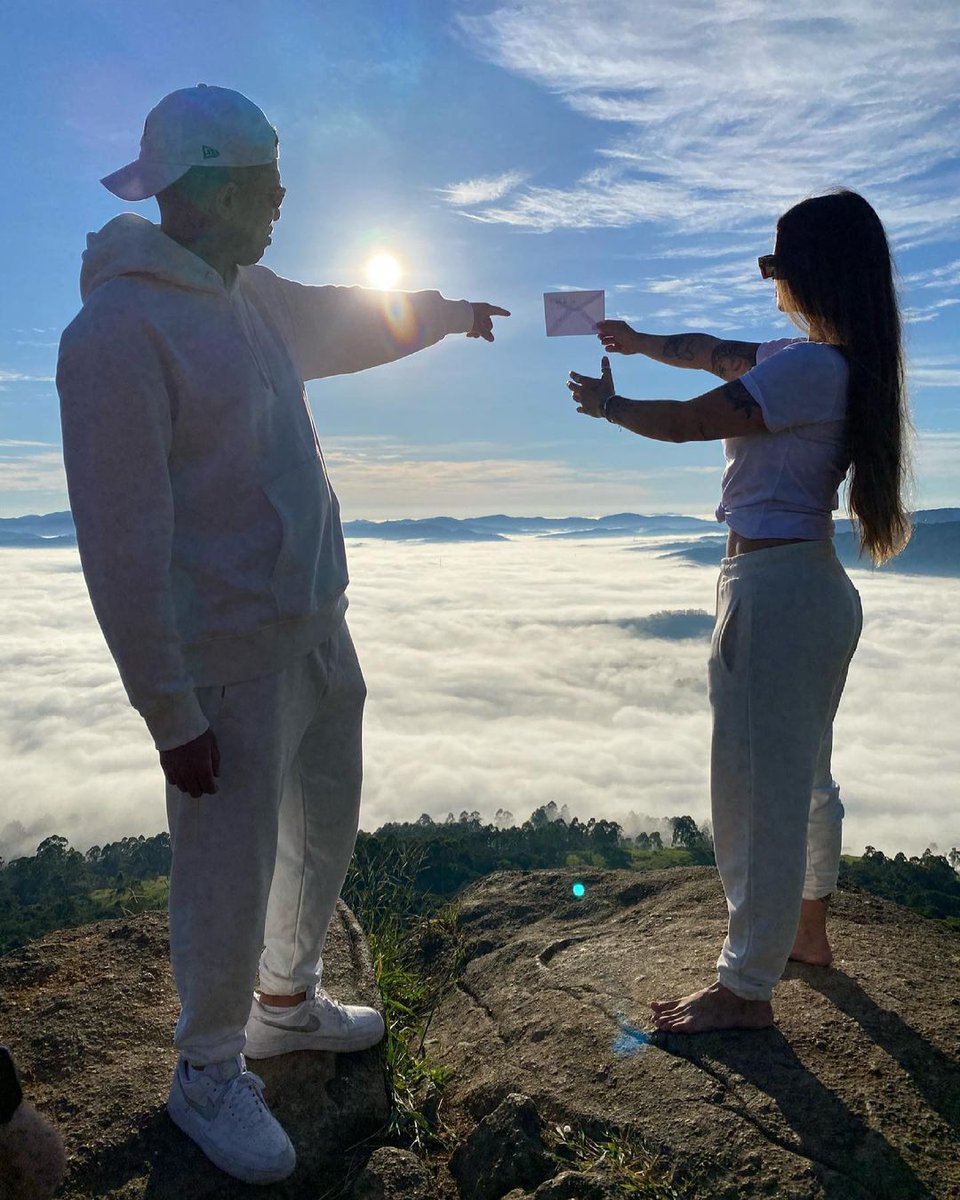WarnerChBrasil's tweet photo. A @barbaralabres e o @omcmarks subiram no alto desse monte pra perguntar: Você já ouviu "Essa Carta" hoje? Ouça agora! https://t.co/JT1jipxGL9
#WarnerChappellBrasil #EssaCarta #BarbaraLabres #McMarks #Rap https://t.co/CByd3C3gU3