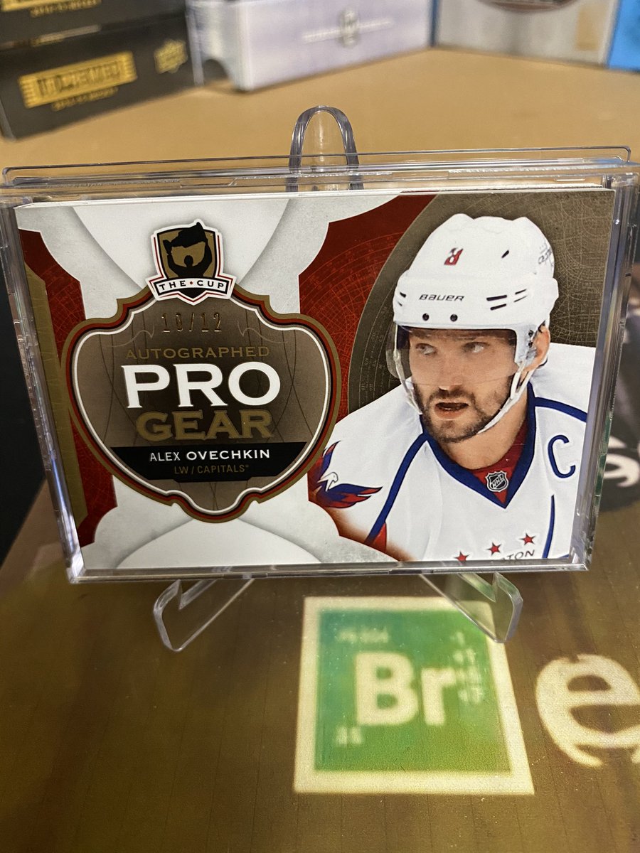 HobbySpotAndQCB's tweet photo. 🔥💎💎 BOOM! WE GOT A BANGER!!💎💎 🔥 On the One year Anniversary of the group we were spoiled with an absolute MONSTER Case of 16-17 Cup! @UpperDeckHockey #qcbbreaks #showyourhits #wegotabanger https://t.co/LJgKaKqKO4