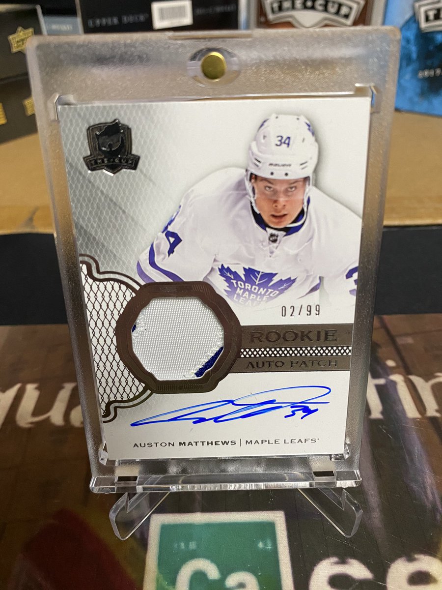 HobbySpotAndQCB's tweet photo. 🔥💎💎 BOOM! WE GOT A BANGER!!💎💎 🔥 On the One year Anniversary of the group we were spoiled with an absolute MONSTER Case of 16-17 Cup! @UpperDeckHockey #qcbbreaks #showyourhits #wegotabanger https://t.co/LJgKaKqKO4