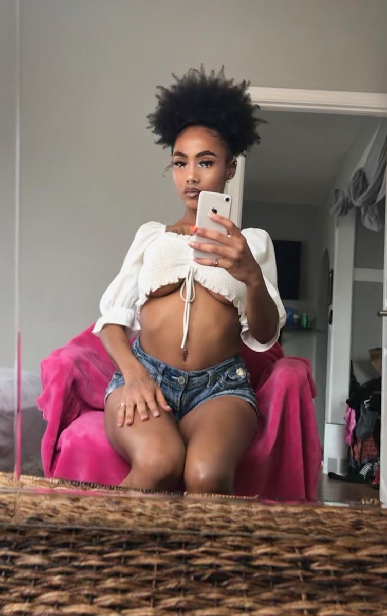 Aneccae's tweet photo. 𝐹𝓇𝑜 𝒢𝓁𝑜𝓌 👑🦋 https://t.co/fcmvOipRvu