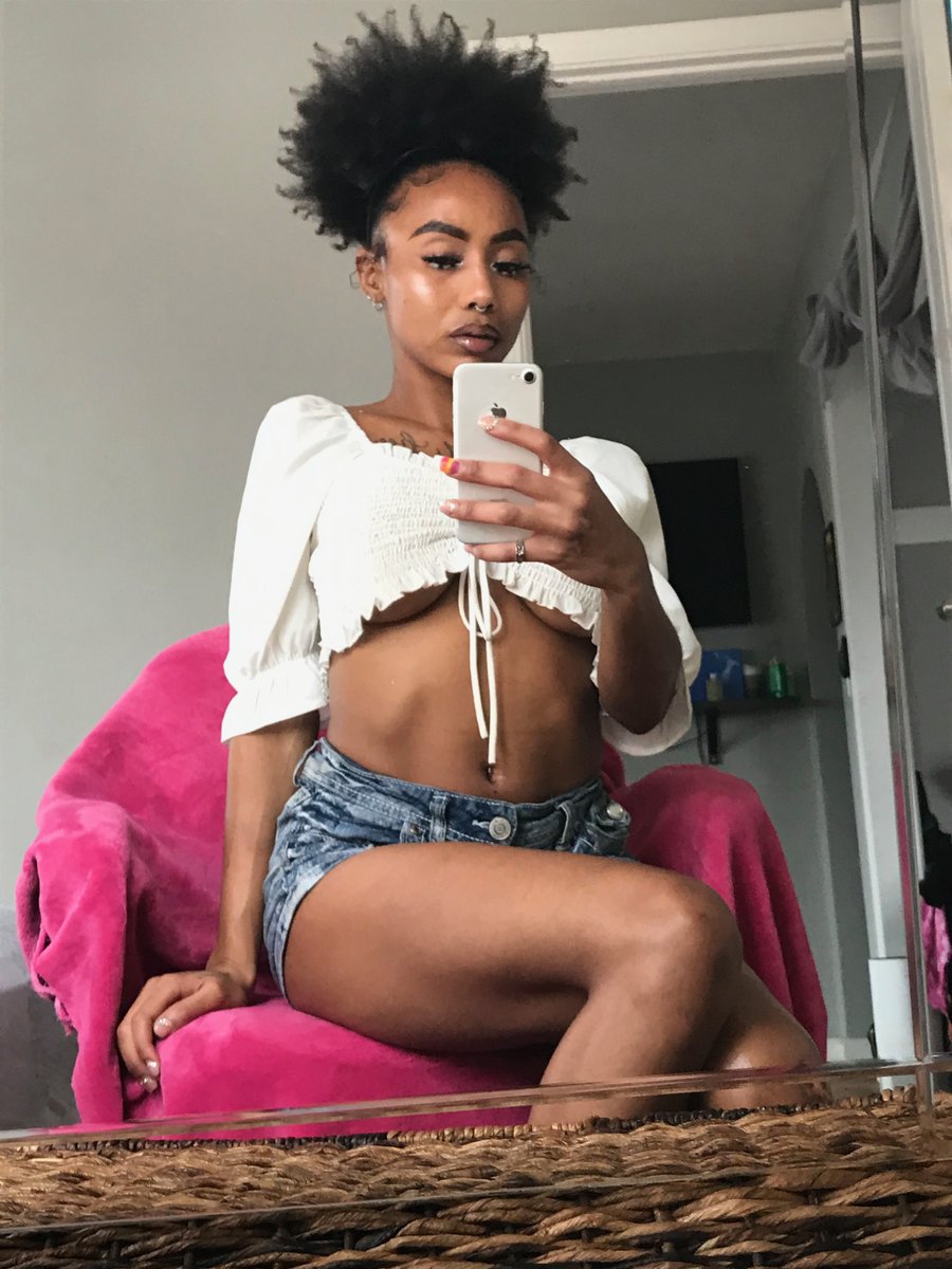 Aneccae's tweet photo. 𝐹𝓇𝑜 𝒢𝓁𝑜𝓌 👑🦋 https://t.co/fcmvOipRvu