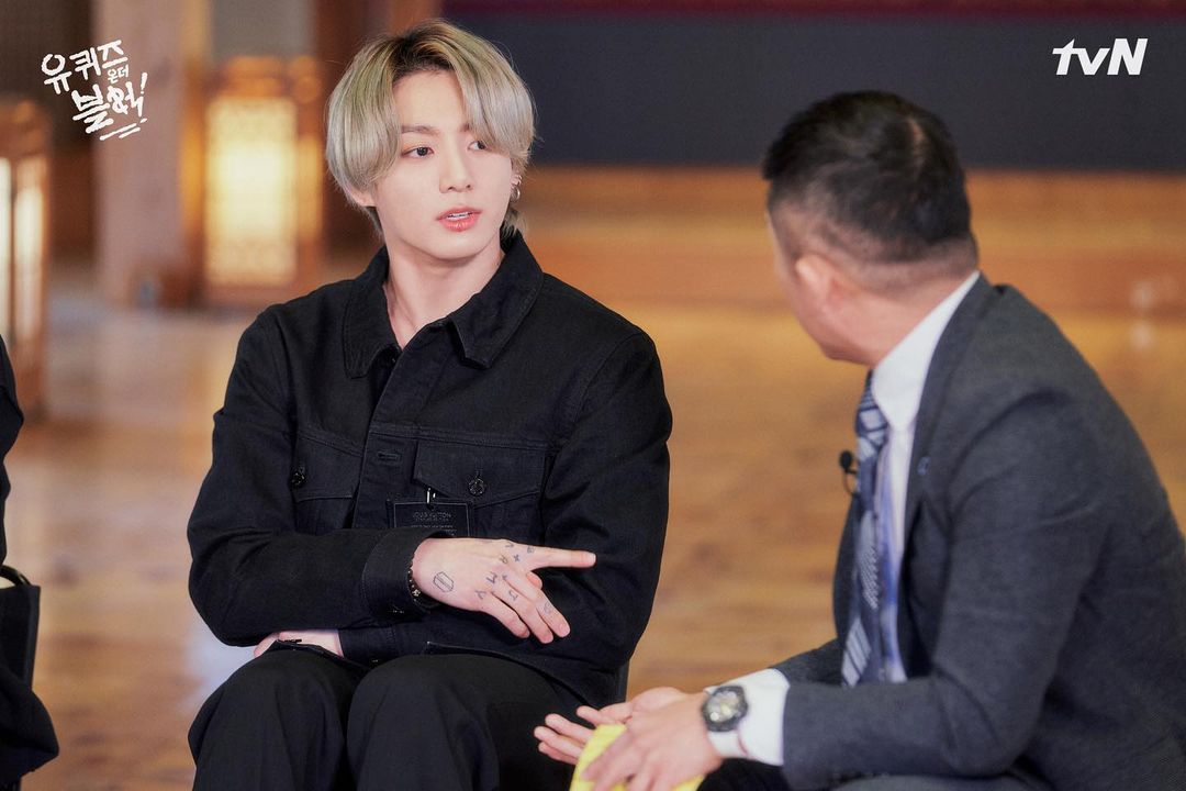 Jungkook baik bnget gak sih?😖
Kalo gue jdi dia bakalan gue inget trus tuh kejadian walaupun cmn prank tpi psti sakit, but now dia tetep humble sama orang yg udah nyakitin dia di masa lalu.
Uri maknae😢💜

Let's BTS
JUNGKOOK IS HAPPINESS
WE LOVE YOU JUNGKOOK