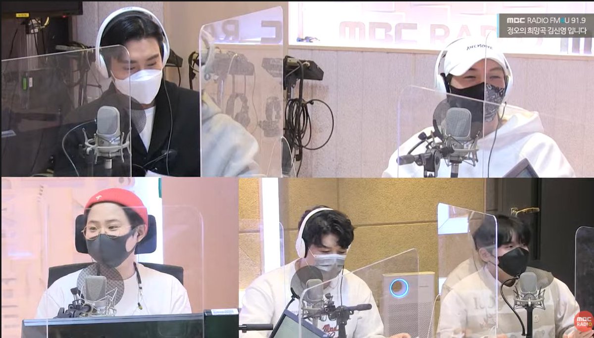 SJdifusionPeru's tweet photo. 📺 | #SuperJunior en "Invite Teacher"

Leeteuk, Shindong, Siwon y Ryeowook se encuentran ahora en el programa de radio de MBC FM4U "Invite Teacher"😍💙

Transmisión en vivo:
▶ https://t.co/3ZKCZySl53
 
Vamos a darles mucho amor 💙

©️ KyuhyunFacts 
@SJofficial https://t.co/YtGEIsBhMC