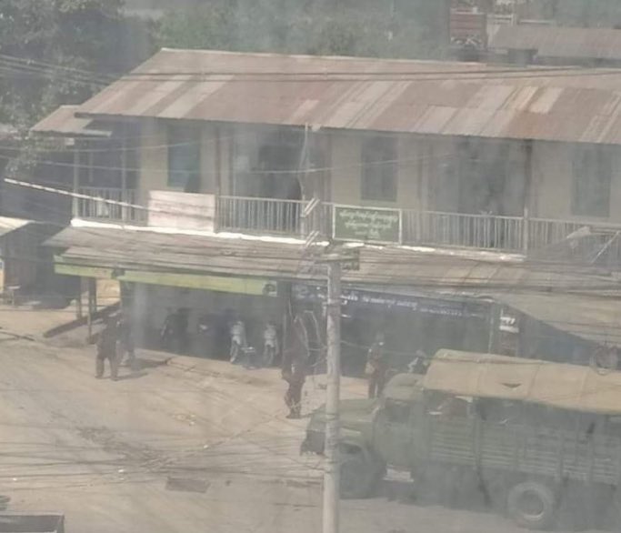 LwinMinThant18's tweet photo. Terrorists have taken over the #ChanMya ward office in #Taunggyi this morning and frightening people with full security forces and their guns.
KEEP ON MOBILE DATA
#WhatsHappeningInMyanmar
#Mar23Coup https://t.co/1Y9SYT6bKa