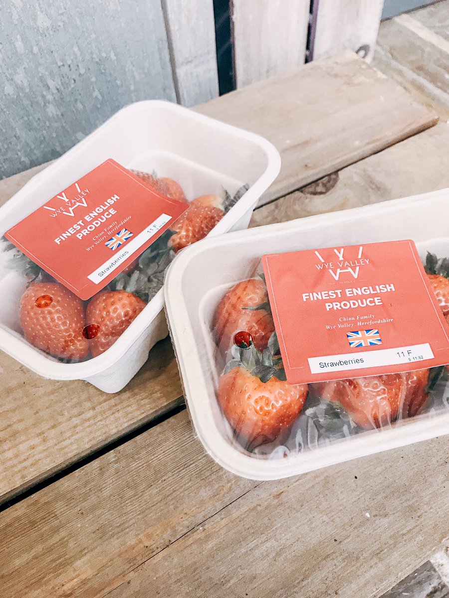 newlynsfarm's tweet image. 🍓 New Season Strawberries 🍓 

Fresh in from the Wye Valley, we have some delicious new season strawbs. 

Come in and pick your own from shelf! #strawberry #newseason #springproduce #eattheseasons #fruity #farmshop