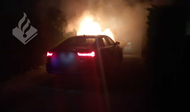 Politie zoekt getuigen autobrand Venray - ..