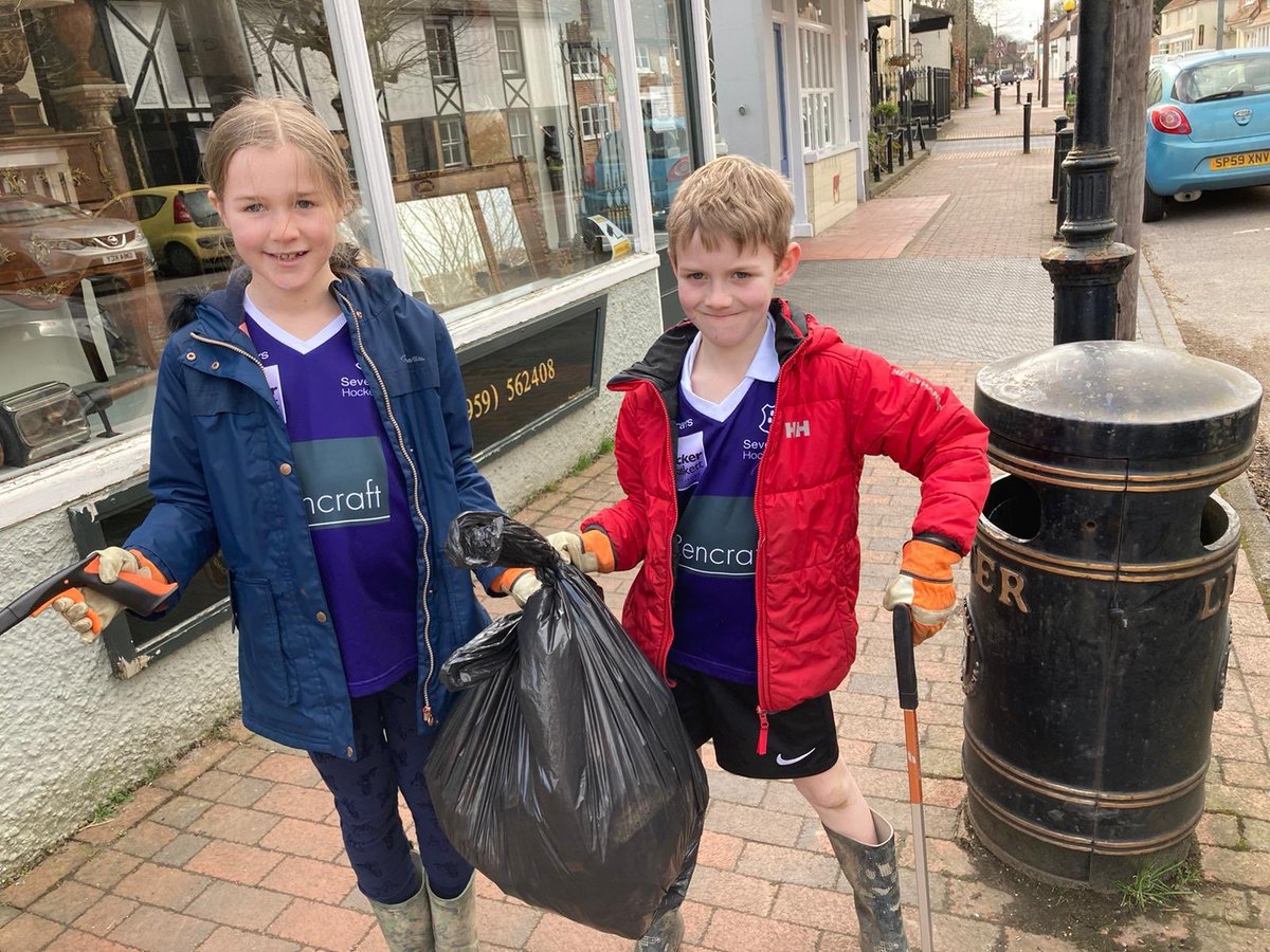 EnglandHockey's tweet photo. Fantastic to see members of @SevenoaksHC - including @7Oaksy - getting ready for hockey's return 🗑️

How are you preparing to pick up a stick in the not-too-distant future? 🏑

📸 @SevenoaksHC https://t.co/sMqAvATe0G