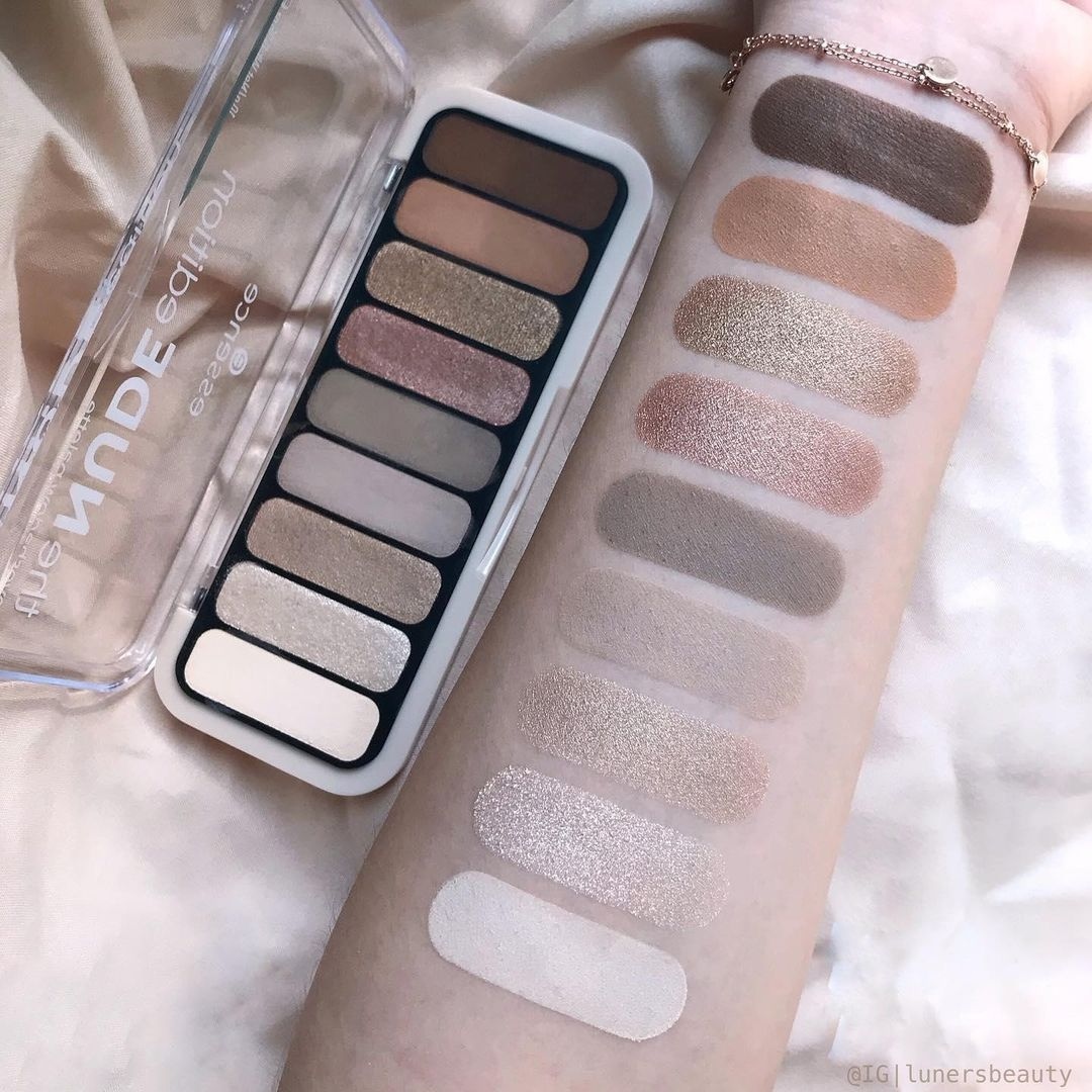 essence_ZA's tweet photo. Swatch goals by @lunersbeauty π
If you're looking for the perfect nude shades you should definitely check out our "The NUDE edition" eyeshadow palette. π
Shop in-store at @Clicks_SA and @Dischem
#regram #swatchgoals #pinkandproud #thenudeedition https://t.co/57RAsjHUPc