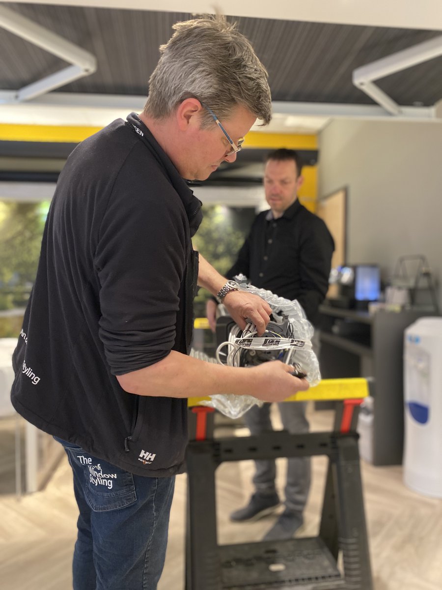 We hebben een primeur te pakken!! 😉

De nieuwe Nova Shade, het nieuwste knikarmscherm van @Luxaflex_NL, een elegant slank en strak gelijnd zonnescherm inclusief LED verlichting, gaat als eerste van Nederland een plekje krijgen in onze prachtige gallery showroom! #Amersfoort