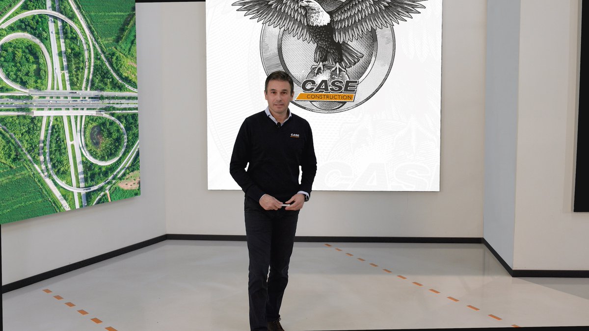 Federico Bullo, Head of Construction Equipment Europe, is now on the stage: “We are in the digital age. The pandemic has accelerated everything. We have been able to tackle this challenge and design tools that will allow to increase the digitization of our machines and services”