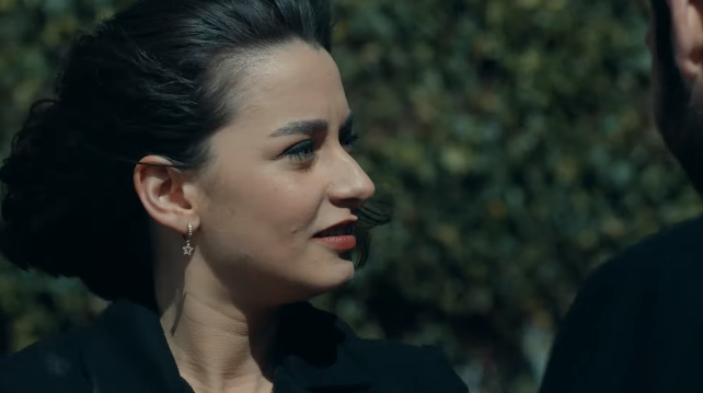 linab14's tweet photo. "Senin yüzünü güldürmek için çabalamasına"
 #CelKar  | #4x29 https://t.co/zVeTAib49Z