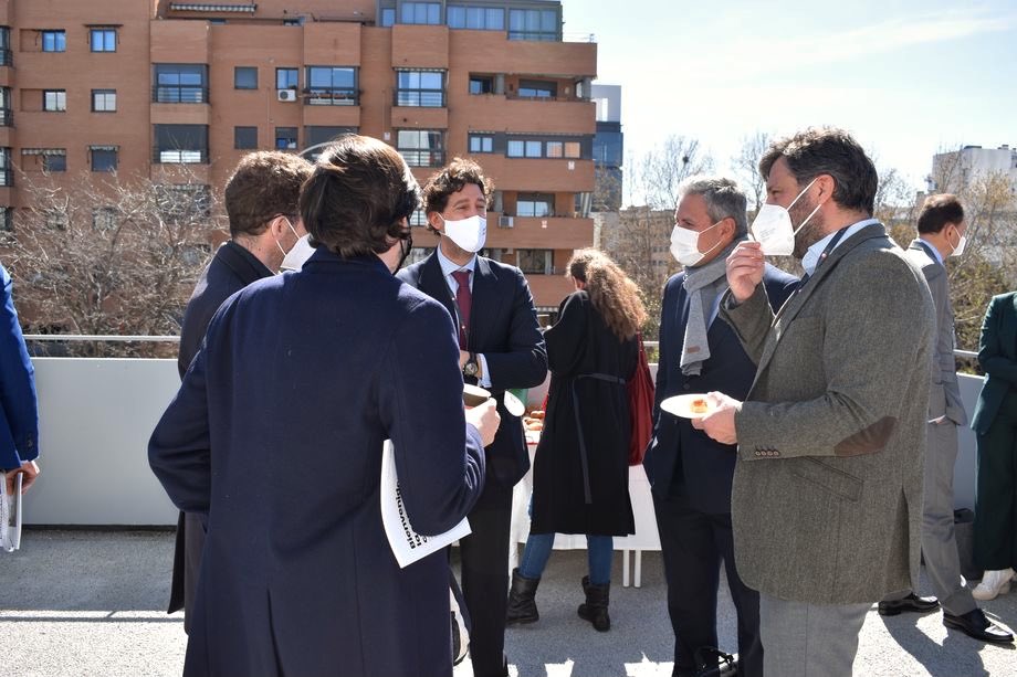 GrupoViaSpain's tweet photo. 1er Informe sobre Construcción Circular en Europa - 17 marzo 2021
@construcia_on @eig_c2c #upcyclea #gonsi #arquitectura #construccióncircular #construcía #proyectosarquitectura #grupovia #eventos2021 #eventoshíbridos #streaming https://t.co/pMVku3VqPe