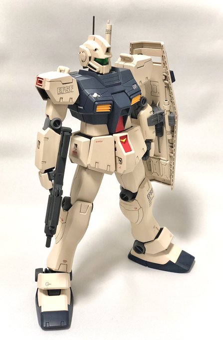 MGのジム改完成ー(*^^*)足は7mm延長。結局、肩位置、首位置もいじりました。
絵描く合間にチマチマ作業してるのでなかなか進まない(^_^;) 