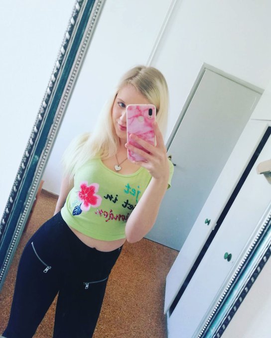 https://t.co/Sy8Tl0QutO Hey hey hey 💚💜🖤 Dort findest du jeden Tag exklusive neue Beitr&auml;ge und wir k&ouml;nnen<a href="/tag/mvsales"class="tags"><span>#mvsales</span></a>