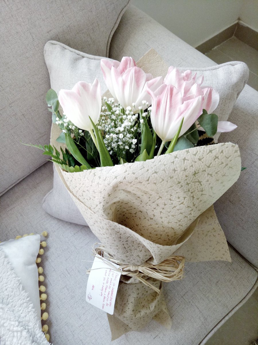 mariellealer's tweet photo. my man knows I’m a sucker for love letters and flowers. 🥺💖 aww. my heart. 

2021 - 2020 - 2019
🥰 https://t.co/k0znLpVpd3