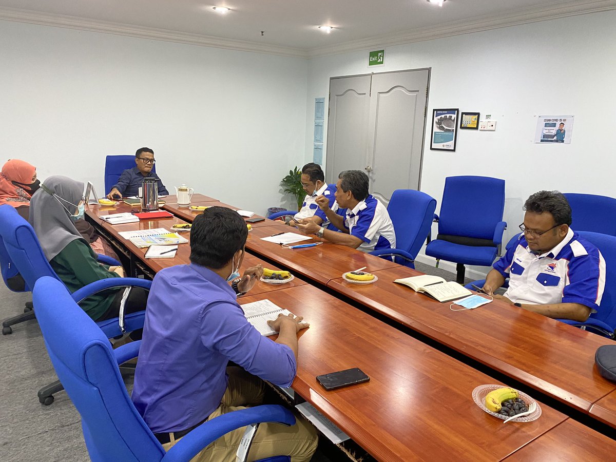 pulau_m's tweet photo. kunjung hormat bersama Pengarah  CIDB Pulau Pinang Tuan Zahidi Hashim membincangkan hala tuju kontraktor G1.semoga CIDB dapat menerima cadangan dan idea bagi penambahbaikan demi kepentingan bersama @CIDBMALAYSIA @chowkonyeow @ZakiyuddinMY @zairilkj @JKRPulauPinang @PetraJayaMP https://t.co/uxSHbA7vFP