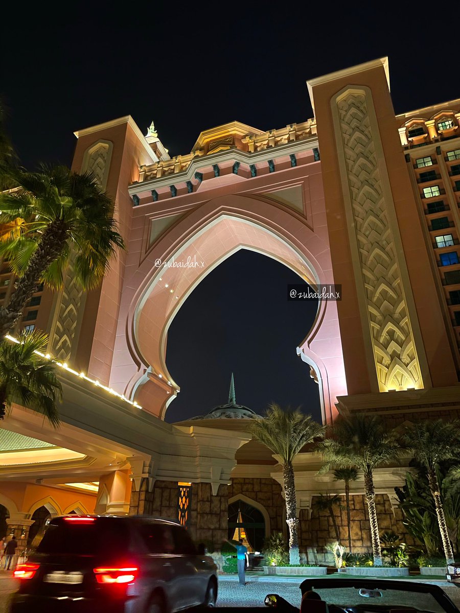 zubaidah_x's tweet photo. #ZubzzDotComTakesDubai 😍😍😍!

A thread of 10 MUST-visit dining experiences in Dubai. https://t.co/VeUOxrc77g