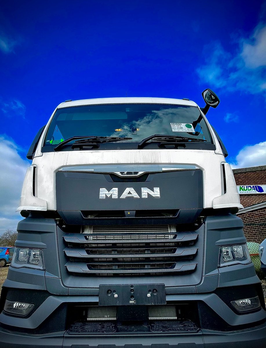 KudaUK's tweet photo. Take a look inside the new MAN TG3 TGX GM CAB, that we’ve kitted out with CabStore corner locker, truck chef microwave and built in fridge 😍 

#Kuda #MAN #TruckChef #CabStore #Trucks #Trucking #CabCooking https://t.co/irEZy2HqwE