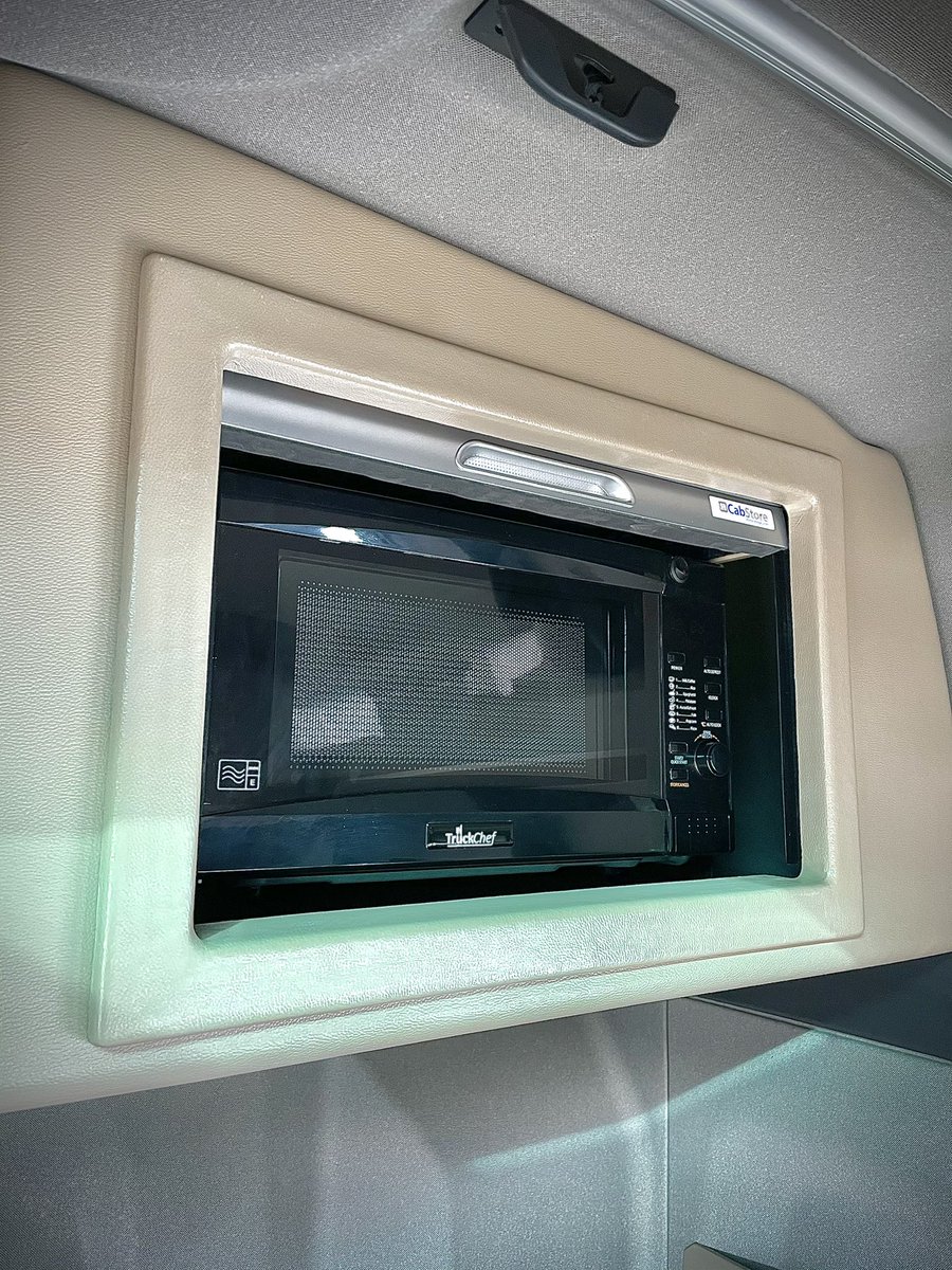 KudaUK's tweet photo. Take a look inside the new MAN TG3 TGX GM CAB, that we’ve kitted out with CabStore corner locker, truck chef microwave and built in fridge 😍 

#Kuda #MAN #TruckChef #CabStore #Trucks #Trucking #CabCooking https://t.co/irEZy2HqwE
