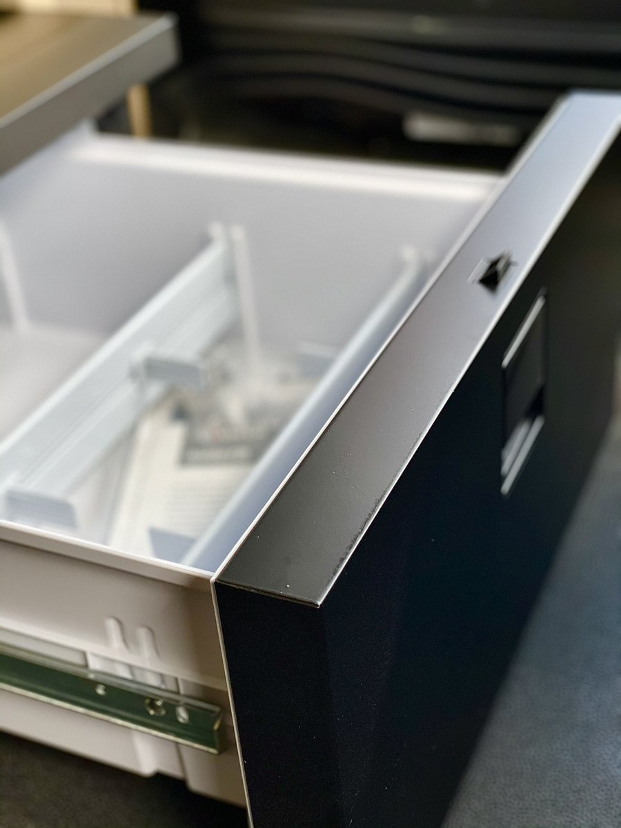 KudaUK's tweet photo. Take a look inside the new MAN TG3 TGX GM CAB, that we’ve kitted out with CabStore corner locker, truck chef microwave and built in fridge 😍 

#Kuda #MAN #TruckChef #CabStore #Trucks #Trucking #CabCooking https://t.co/irEZy2HqwE