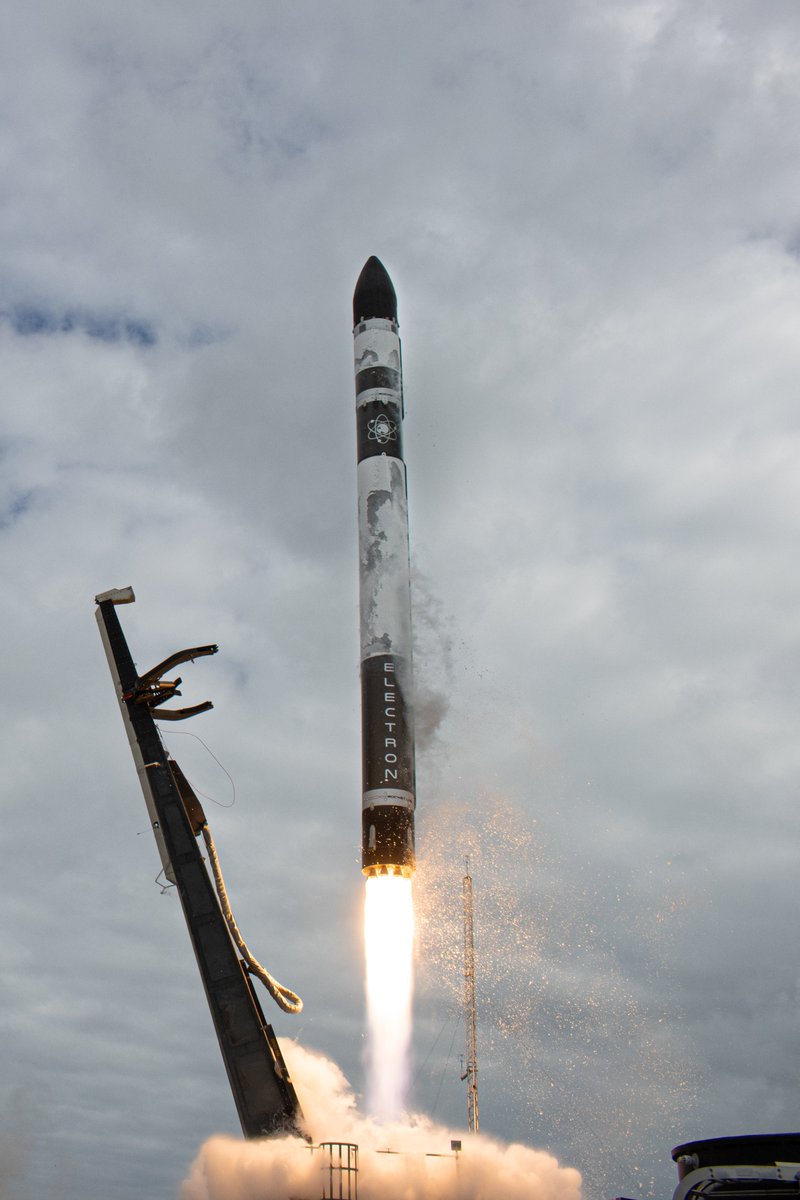 RocketLab360's tweet photo. #TheyGoUpSoFast mission recap:
Yesterday Electron launched for its 19th time and successfully deployed 5 satellites into a 450km high orbit - passing the 100th satellite launched by @RocketLab milestone! After deploying the first 5 payloads, Photon...
1/2
📸: Rocket Lab https://t.co/n028wJjVVl