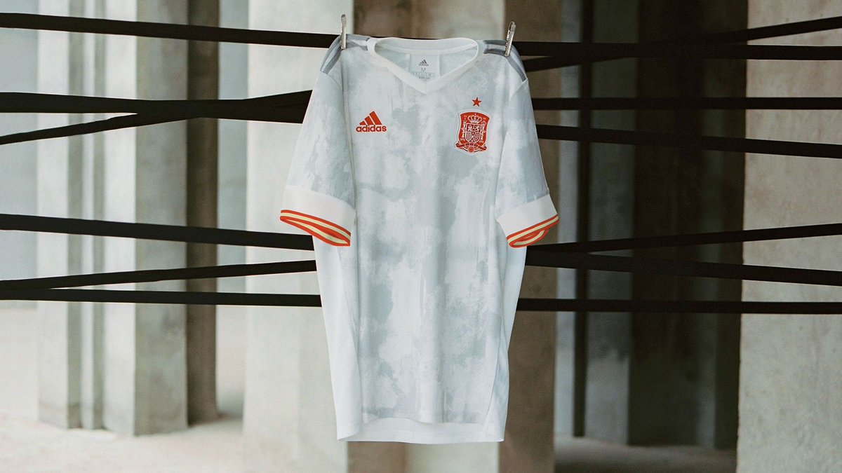 99Foot_'s tweet photo. Adidas a dévoilé les maillots extérieurs de l’Espagne, la Belgique et l’Allemagne pour l’@EURO2020 ! 🤩

Vous en pensez quoi ?

#EURO2020 https://t.co/DNHVkO5S4z