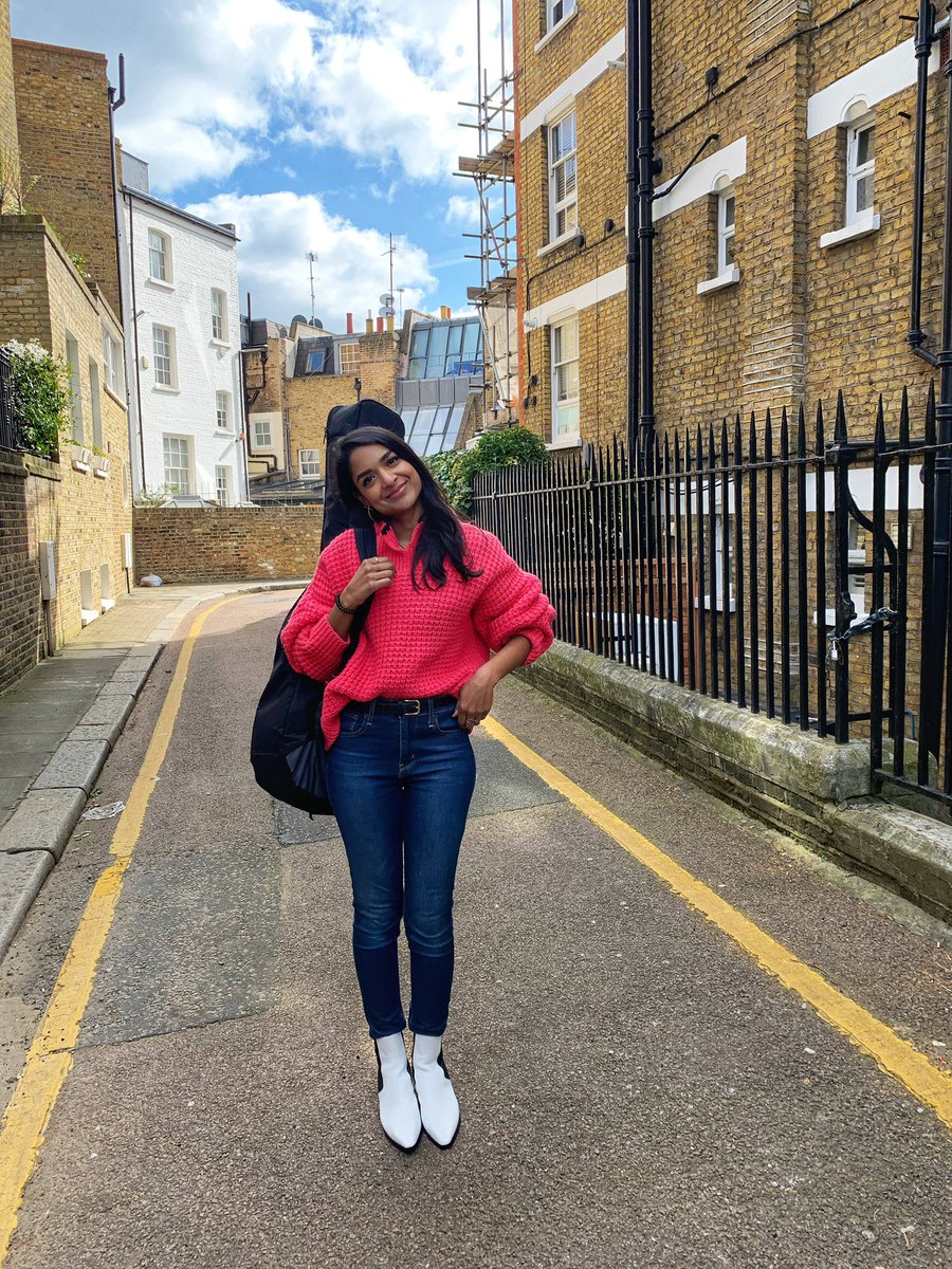 SmithaMusic's tweet image. More BTS of my music video for my new single ‘Picking up the Pieces’ out this Friday!  Music video to follow!  
📷/styling: @getfyxt 
#singersongwriter #indiemusic #independentartist #newmusic #smitha #smithamusic #newrelease #newsingle #musicvideo