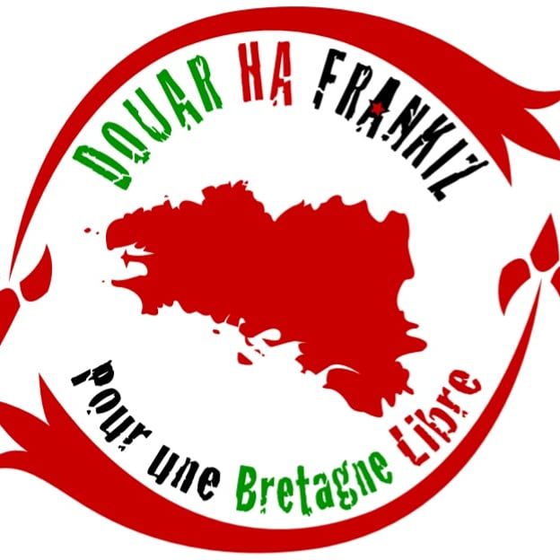 DouarHa's tweet photo. Douar ha Frankiz appel au soutien à la #ZadDuCarnet qui s'est faite expuls��e par 800 gendarmes mobiles ce matin.
✊ Rendez-vous devant la préfecture de Nantes à midi et devant les églises de Paimboeuf, Frossay et Saint-Viaud dans la journée.
#Bretagne
https://t.co/3iiQEGdmu8 https://t.co/RdwnpeM5CB
