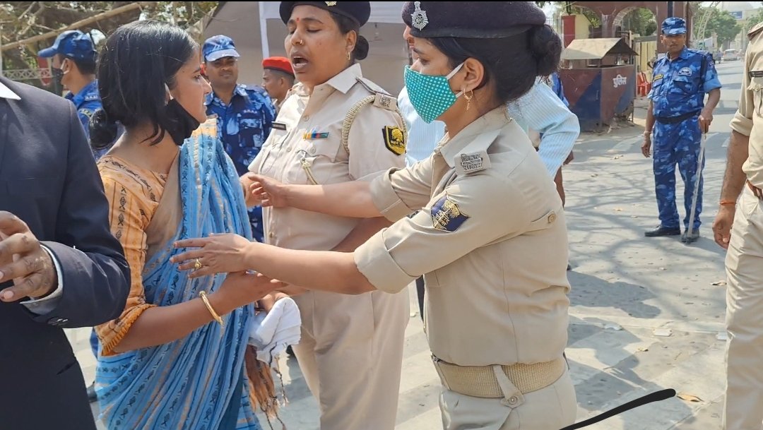 activistritu's tweet photo. सोई हुई सरकार को जगाने के लिए: इंकलाब जिन्दाबाद।

#Tejashwi_WithYouth https://t.co/3VZTX6eDCa