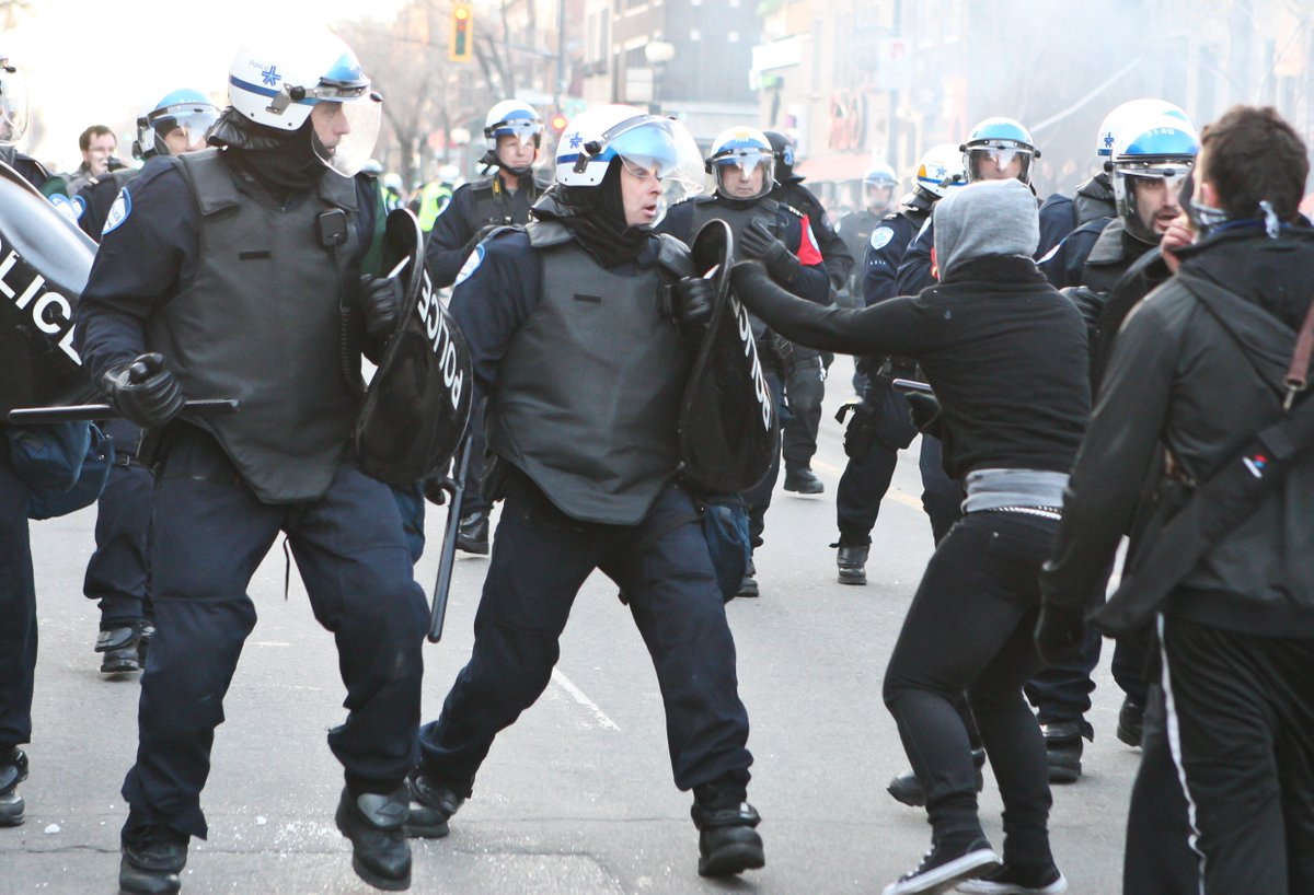 Coronavirus Act section 51 gave police powers to arrest "potentially infectious" people. 

It's mainly been used to unlawfully detain healthy, innocent people.

It's due for renewal THIS THURSDAY 25 March.

Write to your MP - template on our website: lawyersforliberty.uk/coronavirus-ac…