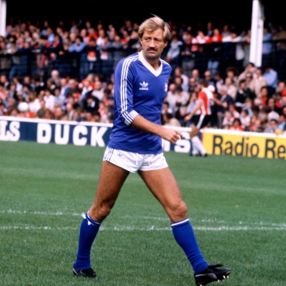 hally1956's tweet image. Very sad news about Frank Worthington, one of the most talented players to wear a Blues shirt - always remember the 2 goals against European Champions Forest, curling one from 20 yards past Peter Shilton 👏🏻
RIP Frank, KRO up there pal💙