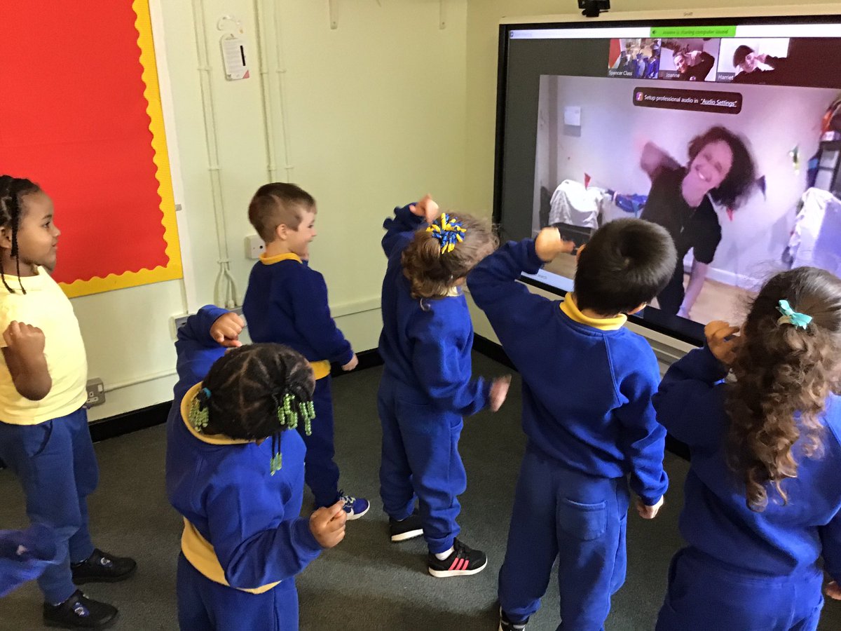 EvertonNursery's tweet photo. We were so good at paying attention to detail during this week’s session of #BrainChangerArtsProject
#We’reGoingOnABearHunt #ExpressiveArts #ImaginationAndCreativity
@TheBrainCharity @BBCCiN @TravelledC https://t.co/w9L9tVyjlZ