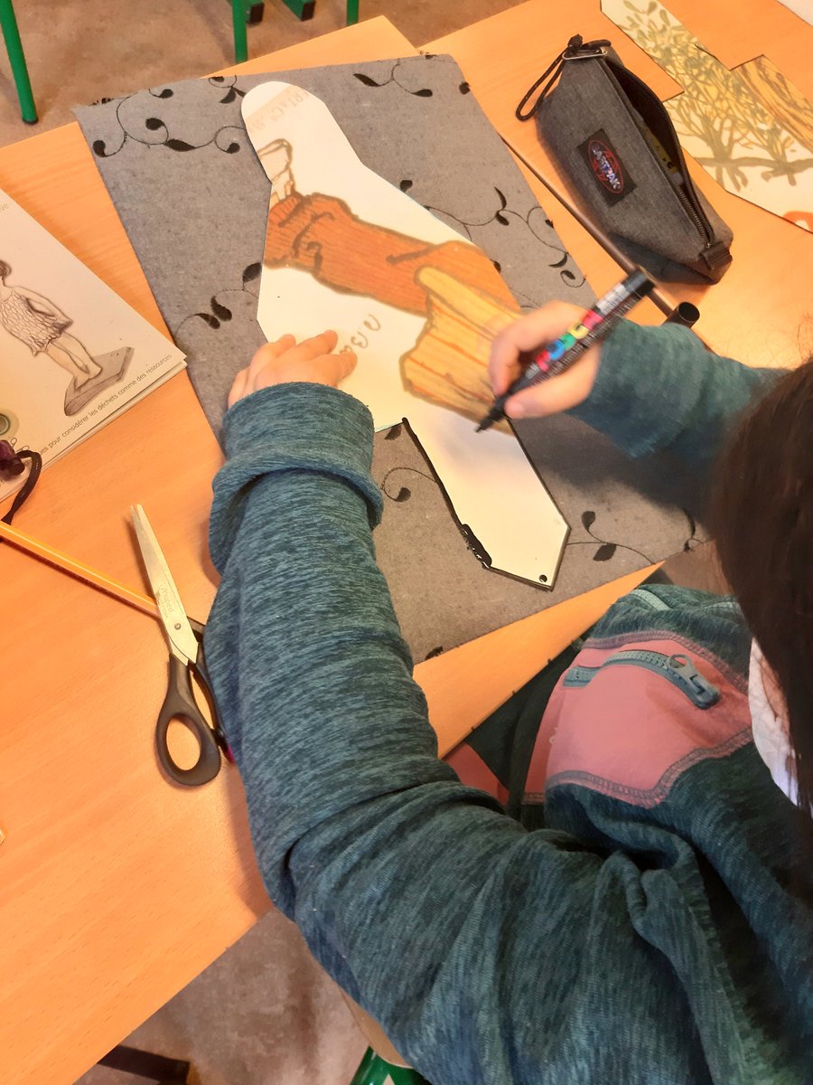 CieDebrouille's tweet photo. [#Atelierenfants]

Le 16 mars, #création de #trousse en simili cuir par les #enfants au TAP Villette. https://t.co/FgkGUPZcRH