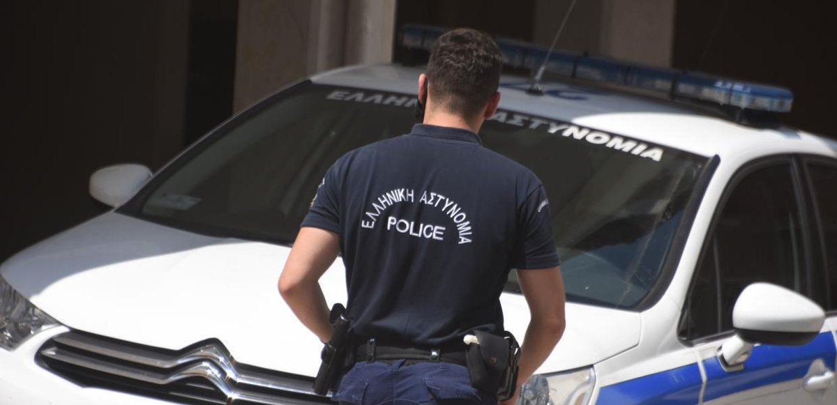 against_pb_gr's tweet photo. Τα αναίτια περιστατικά ρατσιστικής βίας από αστυνομικούς έχουν γίνει πλέον μια νοσηρή καθημερινότητα. Εμείς αρνούμαστε να συμμορφωθούμε σε αυτή.

Πηγή φωτογραφίας: AVGI

#αστυνομοκρατία #ρατσισμος https://t.co/vif4sE03l9