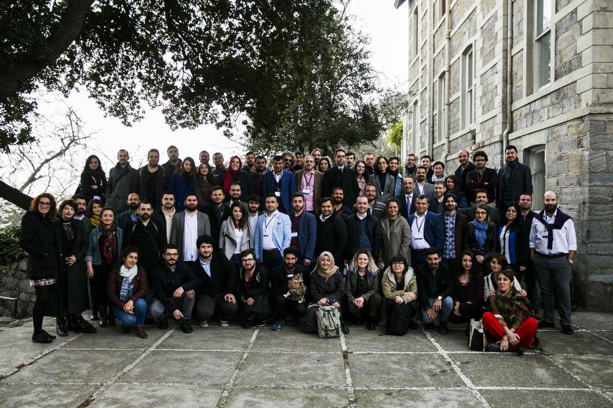 Okulumuzun Haziran programı için başvurularda son haftaya geldik. Başvurmak için tıklayın >> avrupasiyasetokulu.org/haziran-2021-e… 

Fotoğraf, mezunlarımızla bir araya geldiğimiz 2017 buluşmasından 💙