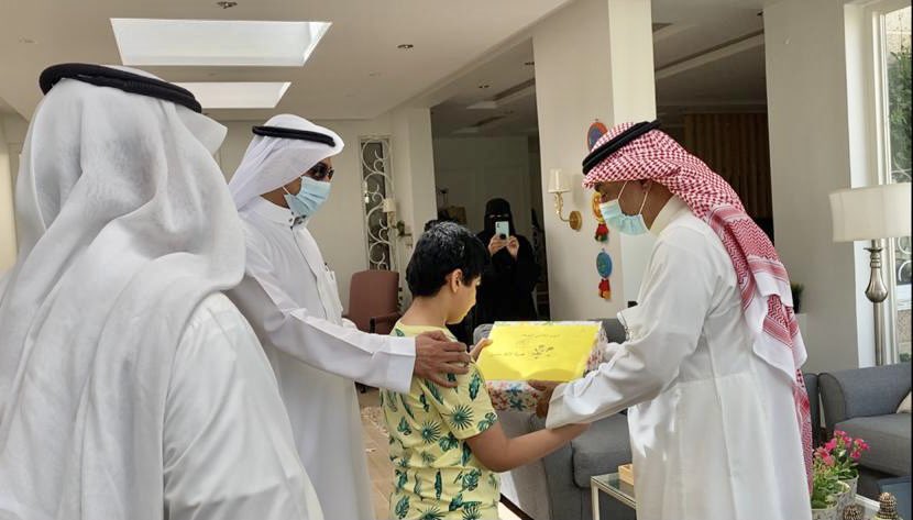 Onaizahorgsa's tweet photo. قام المسؤلين بمركز التميمي للتوحد بزيارة لمجموعة من الأسر بمنازلهم من طلاب اضطرابات التوحد وتقديم هدايا خاصة لهم، بمناسبة #اليوم_العالمي_للتوحد وسط أجواء أسرية جميلة شارك بها مدير المركز ورئيس قسم الخدمات الفنية ورئيس الشؤون الإدارية والمالية والأخصائي الاجتماعي ورئيس شعبة الأولي https://t.co/ytYwWkOOOl