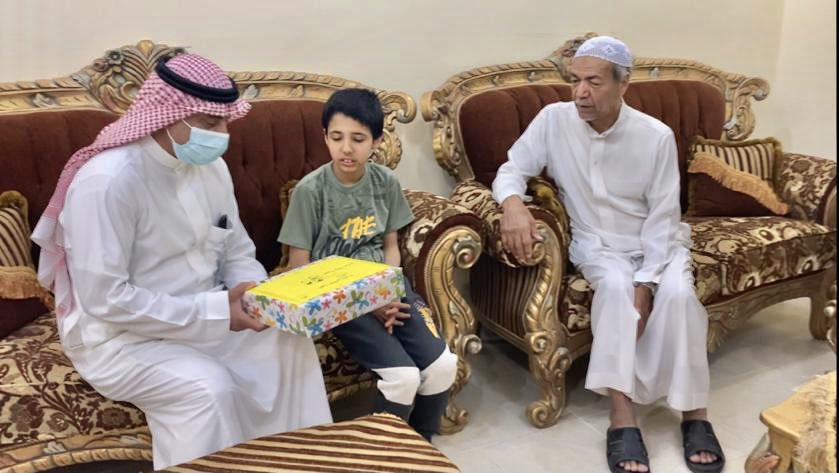 Onaizahorgsa's tweet photo. قام المسؤلين بمركز التميمي للتوحد بزيارة لمجموعة من الأسر بمنازلهم من طلاب اضطرابات التوحد وتقديم هدايا خاصة لهم، بمناسبة #اليوم_العالمي_للتوحد وسط أجواء أسرية جميلة شارك بها مدير المركز ورئيس قسم الخدمات الفنية ورئيس الشؤون الإدارية والمالية والأخصائي الاجتماعي ورئيس شعبة الأولي https://t.co/ytYwWkOOOl