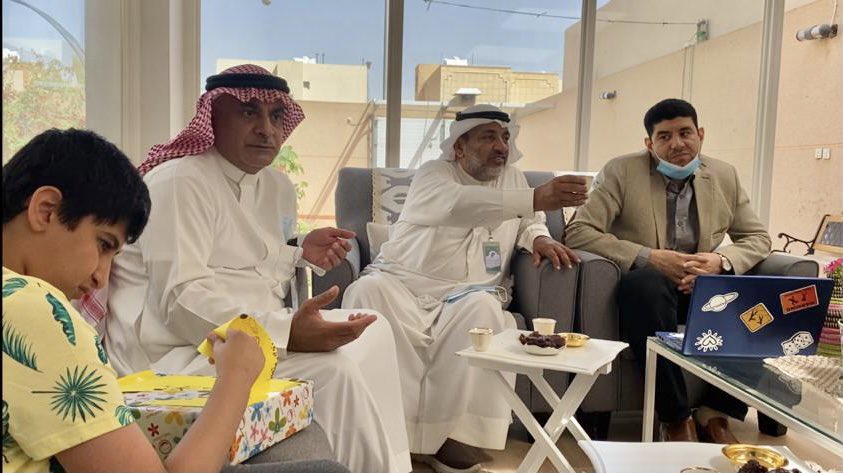 Onaizahorgsa's tweet photo. قام المسؤلين بمركز التميمي للتوحد بزيارة لمجموعة من الأسر بمنازلهم من طلاب اضطرابات التوحد وتقديم هدايا خاصة لهم، بمناسبة #اليوم_العالمي_للتوحد وسط أجواء أسرية جميلة شارك بها مدير المركز ورئيس قسم الخدمات الفنية ورئيس الشؤون الإدارية والمالية والأخصائي الاجتماعي ورئيس شعبة الأولي https://t.co/ytYwWkOOOl