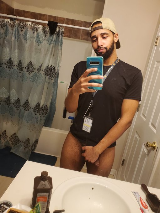 I been horny at work all day.🤍 https://t.co/y4MCXvWDYz