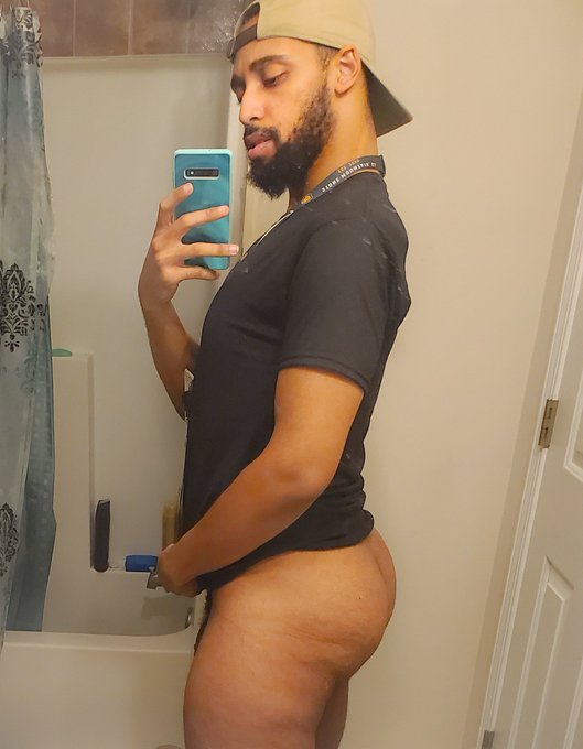 I been horny at work all day.🤍 https://t.co/y4MCXvWDYz