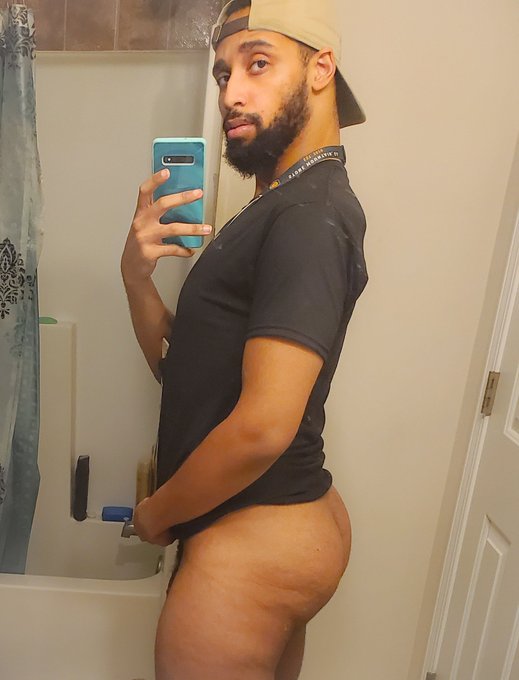 I been horny at work all day.🤍 https://t.co/y4MCXvWDYz