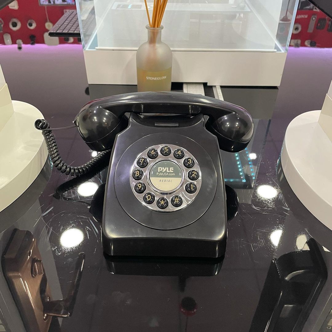 CoreIntegratio2's tweet photo. Some nice vintage intercom table phones now available at Core Integration Services…⁣ ⁣
.⁣
.⁣
.⁣
.⁣
.⁣
#intercom #surulere #lagos #landline #businesslife #Nigeria #lagosrealestate #businessowner #tablephone #smallbusinessowner #supportsmallbusiness #coreintegrationservices https://t.co/YpozdSmALY