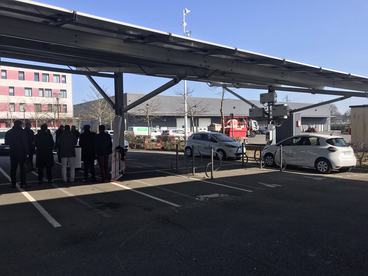 BdT_Bretagne's tweet photo. Signature du partenariat avec See You Sun et Demeter dans le cadre de la visite d’une opération d’ombrieres photovoltaïques en présence de M. Eric Lombard Directeur général de la Caisse des Dépôts #spie #banquedesterr #SeeYouSun https://t.co/ehI0SLtDDY