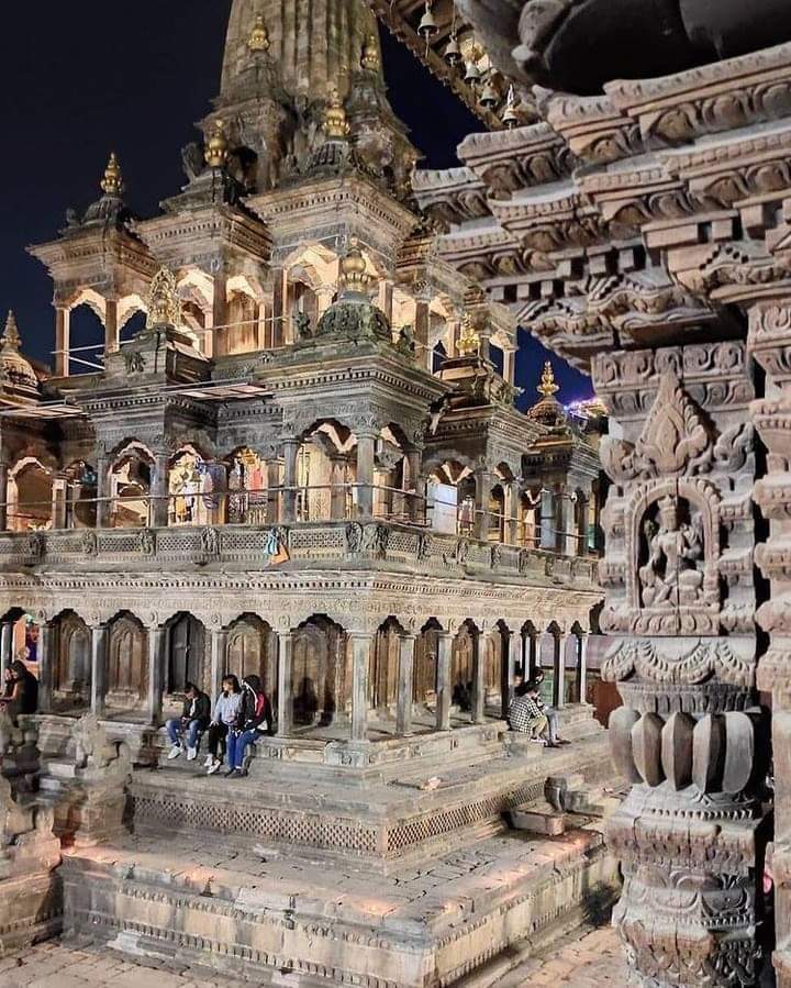 Brilliance of ancient Architect ♥️
Patan Durbar Square 😍

.
 #explorehimalayas  #heavenlynepal