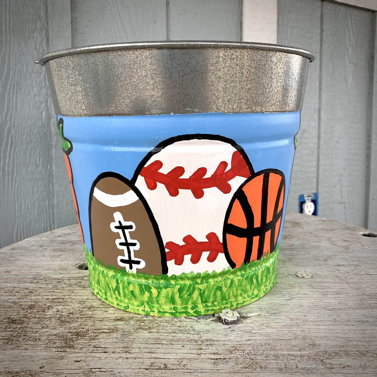 raeleecapry's tweet photo. If you missed the order for Eater Pails you definitely missed out! I will be making some starting in early September for Halloween. Be sure to order your baby/babies one πππ£
#RaeleesWoodCrafts #easterbuckets https://t.co/V3lBR8DXQE
